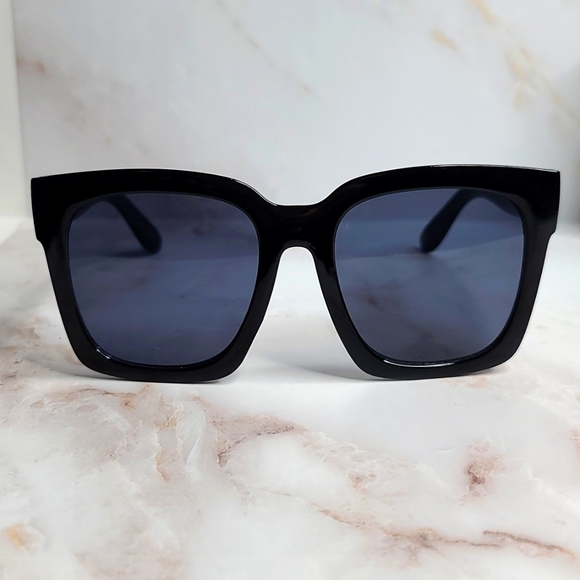 Other - Oversized square black sunglasses